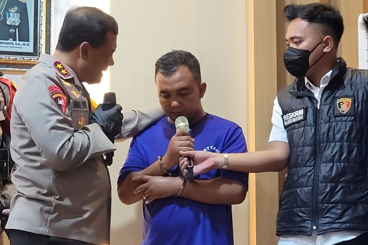 Penembak juru parkir Hotel Braga Purwokerto saat konferensi pers di Mapolresta Banyumas, Jawa Tengah, Senin (29/4/2024).