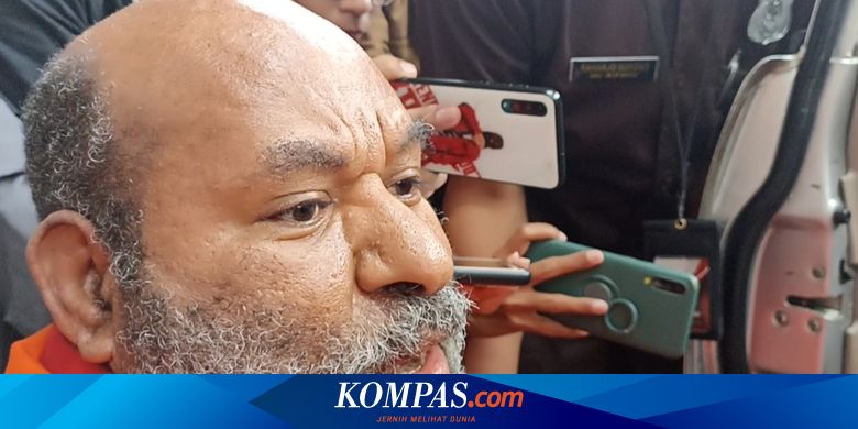 KPK Duga Lukas Enembe Beli Pesawat Jet di Luar Negeri
