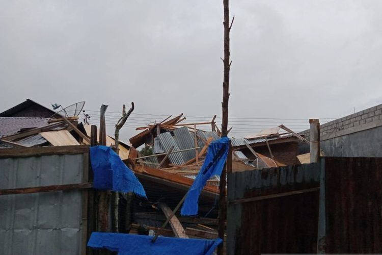 Hujan dan Angin Kencang Terjang Tangsel, 33 Rumah Rusak, 180 KK Terdampak Banjir