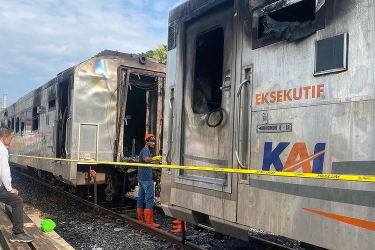 3 Gerbong KA yang Sedang Parkir di Stasiun Tugu Terbakar, KAI Pastikan Perjalanan Kereta Tidak Terganggu