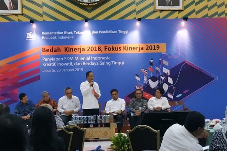 Kementerian Riset Teknologi dan Pendidikan Tinggi menggelar acara Bedah Kinerja 2018 dan Fokus Kinerja 2019 mengangkat tema Penyiapan SDM Milenial Indonesia Kreatif, Inovatif dan Berdaya Saing Tinggi di Gedung Kemenristekdikti, Jakarta (28/1/2018).