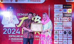 Terima Penghargaan dari Pemprov Jateng, Kota Semarang Jadi yang Terbaik dalam Penurunan Tingkat Pengangguran Terbuka