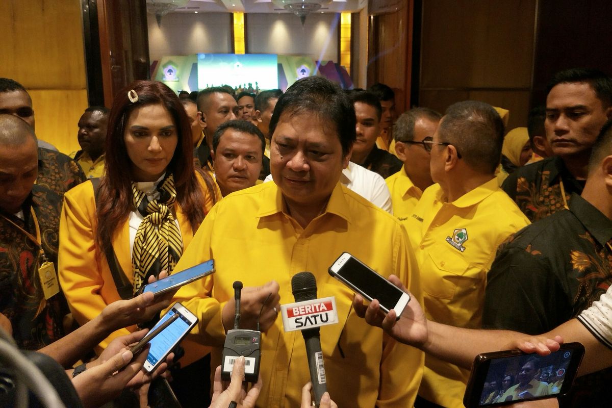 Ketum Golkar Airlangga Hartarto dalam acara silaturahim bersama Pimpinan DPRD dari Fraksi Golkar