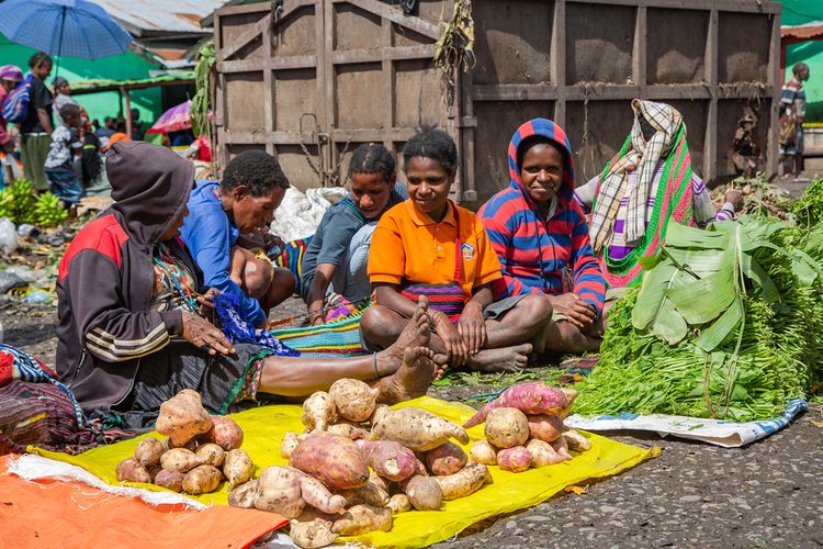 Ilustrasi ubi yang dijajakan di pasar di Wamena, Papua.