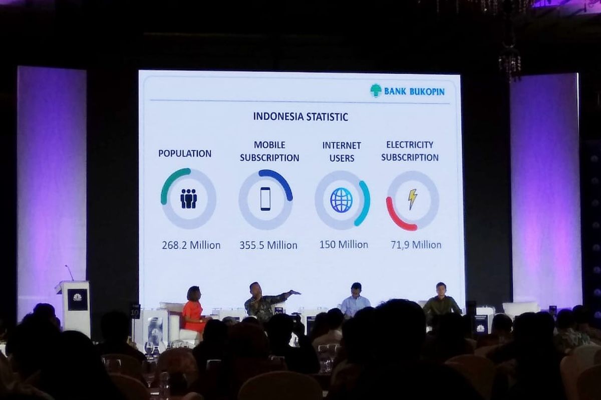 Armand Hartono Wakil Dirut BCA, Sunu Widiatmoko Wakil Ketua Umum AFPI, dan Rivan Purwantono Direktur Konsumer Bukopin dalam seminar Banking dan Fintech di Jakarta, Kamis (9/5/2019).