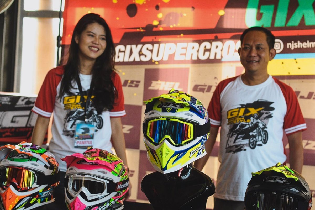 Helm GIX Cross terbaru.