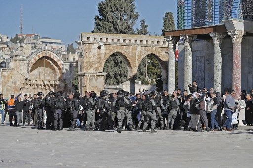 Bentrokan Kembali Pecah di Kompleks Al-Aqsa, 12 Warga Palestina Terluka