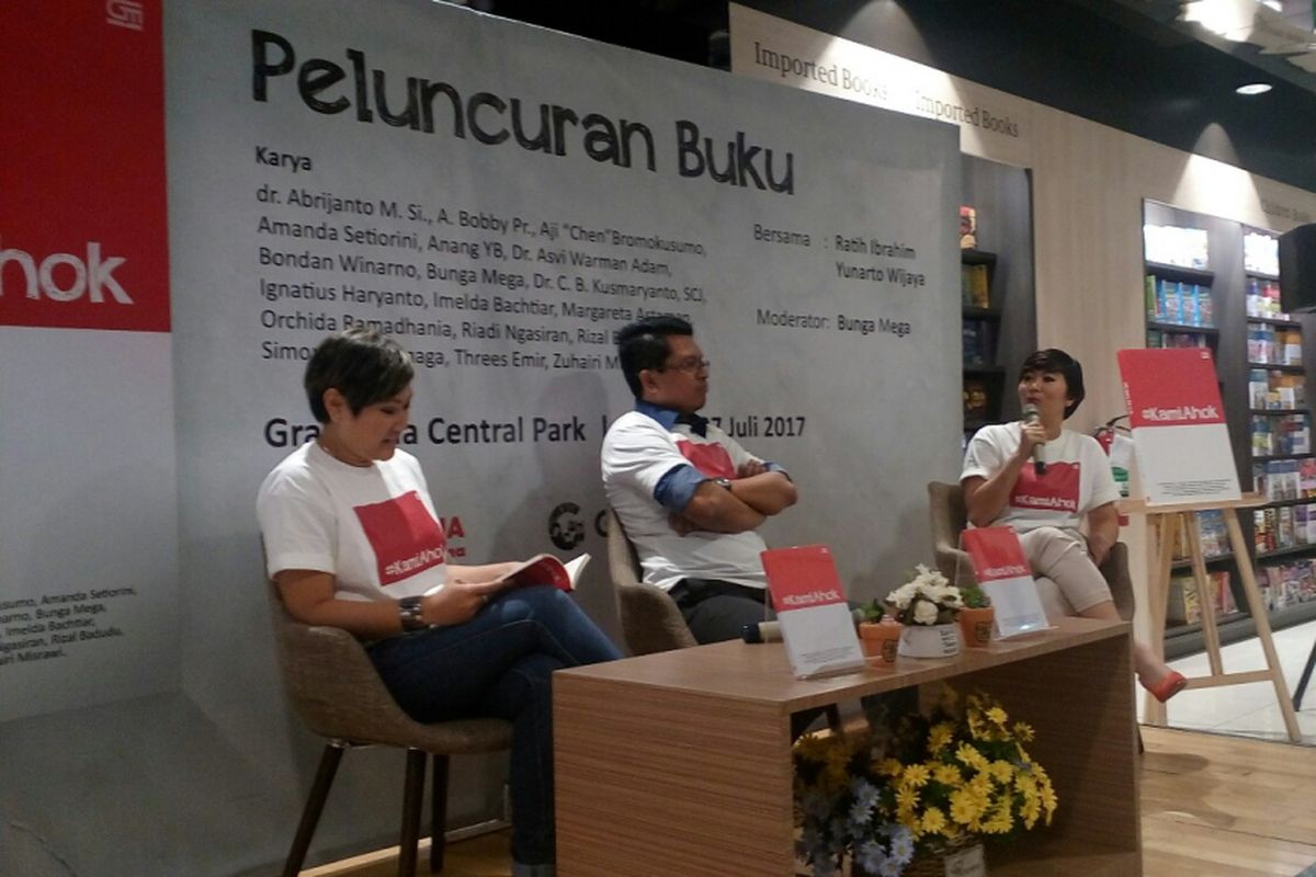 Acara peluncuran buku #KamiAhok di mal Central Park, Jakarta Barat, Kamis (27/7/2017).