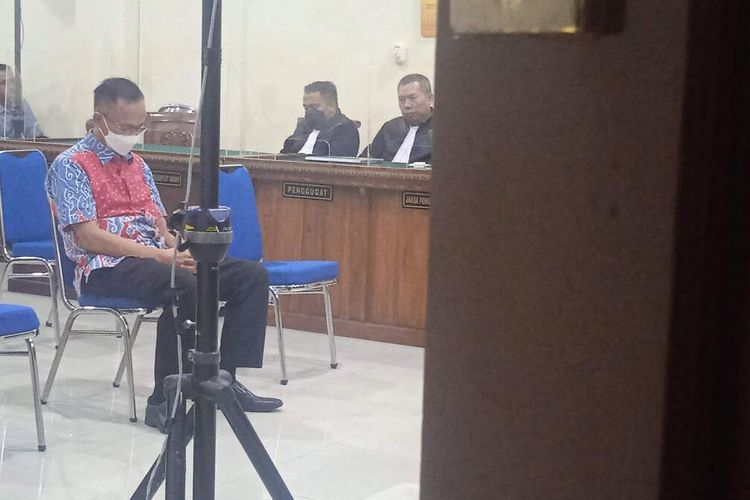 Andi Desfiandi, terdakwa penyuap dalam kasus suap PMB Unila saat menjalani sidang vonis di Pengadilan Tipikor Tanjung Karang, Rabu (18/1/2023).