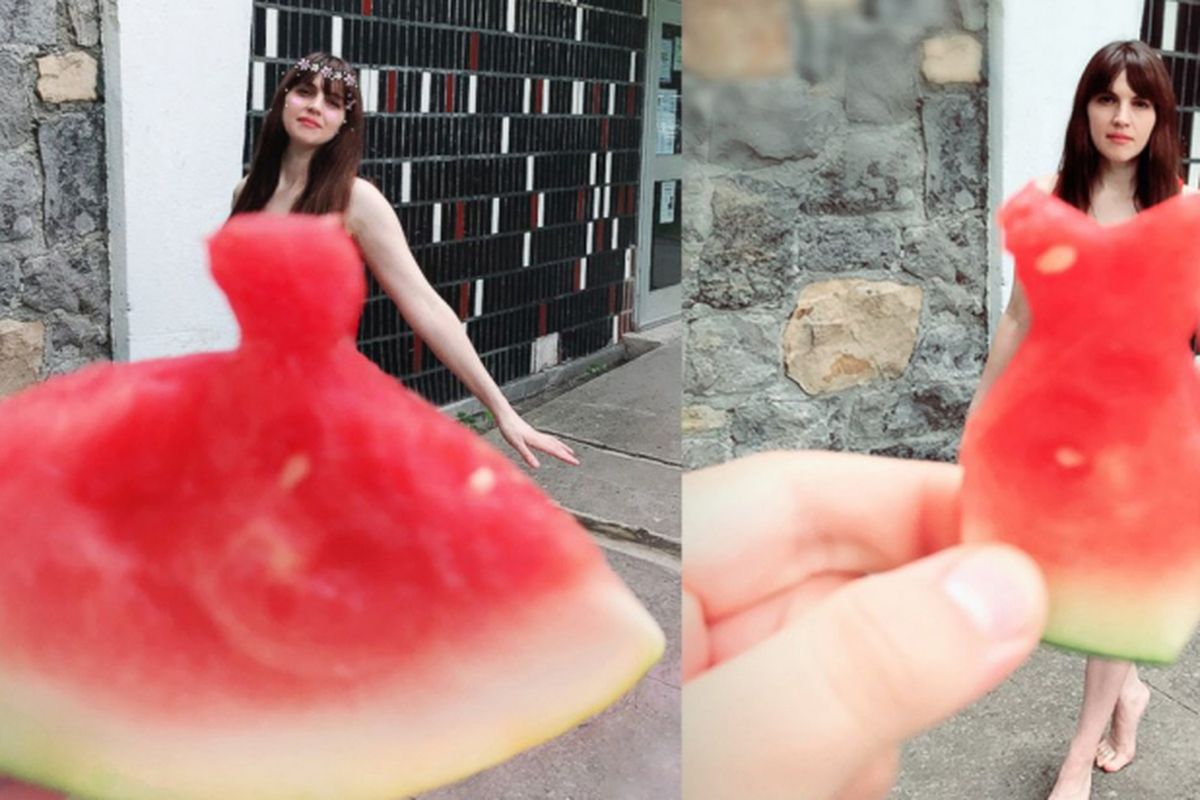 Foto-foto dengan tanda pagar #watermelondress menjadi viral di media sosial.