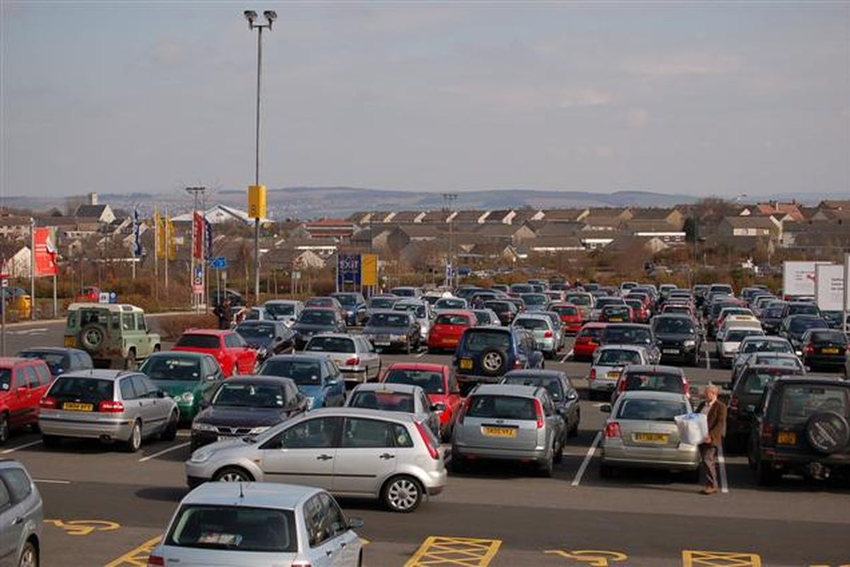 Uni Eropa merencanakan aturan baru yang mewajibkan 25 persen plastik kendaraan berasal dari daur ulang dalam beberapa tahun ke depan.