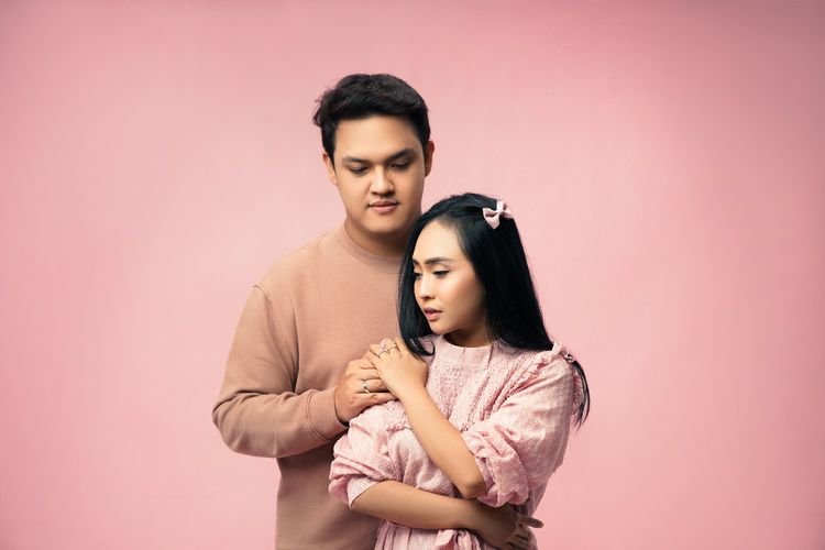 Duo Aviwkila merilis single berjudul Selamanya Ada.