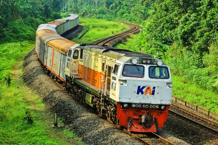 Angkutan Barang KAI Makin Dipercaya, Distribusi Pupuk Naik 155 Persen 