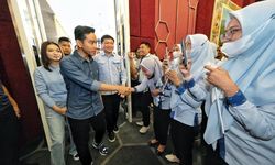 Sambangi PT Sritex, Gibran Janji Akan Sederhanakan Peraturan untuk Permudah Industri