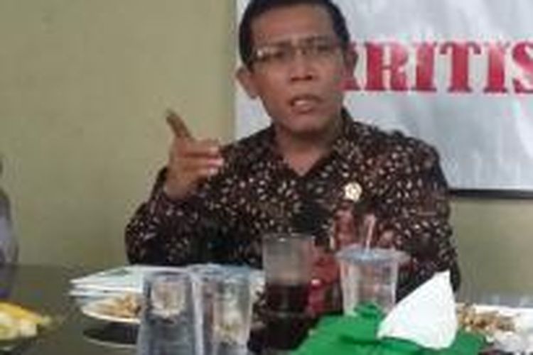 Anggota Komisi III DPR dari Fraksi PDI Perjuangan Masinton Pasaribu saat menjadi narasumber dalam diskusi di Formappi, Matraman, Jakarta Timur, Kamis (12/2/2015).
