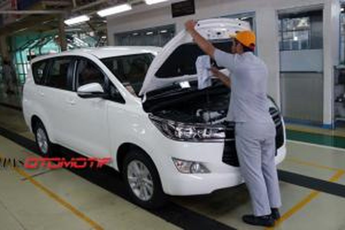 Pemeriksaan All-New Kijang Innova di pabrik Karawang Plant I milik Toyota Motor Manufacturing (TMMIN).