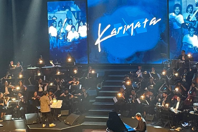 Konser orkestra Erwin Gutawa bertajuk Symphonesia Lintas Era: Musik 80 yang digelar di Teater Jakarta, Taman Ismail Marzuki, Jakarta Pusat, pada Kamis (7/3/2024) 