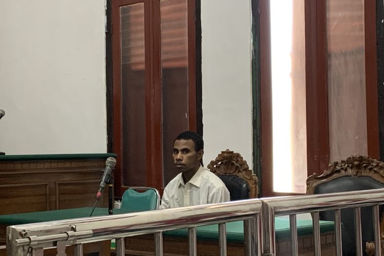 Kurir Galon di Surabaya Didakwa Aniaya Warga, Mengaku Emosi karena Cuaca Panas