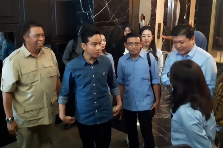 Calon wakil presiden nomor urut 2 Gibran Rakabuming Raka berkampanye dengan mengunjungi perusahaan tekstil PT Sri Rejeki Isman Tbk (Sritex) di Sukoharjo, Jawa Tengah, Selasa (23/1/2023).