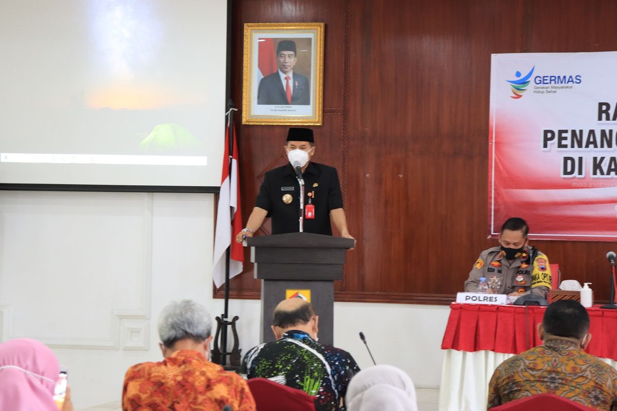 Bupati Wonogiri Joko Sutopo memberikan arahan pada rapat koordinasi penanggulangan Covid-19, Kamis (10/12/2020).