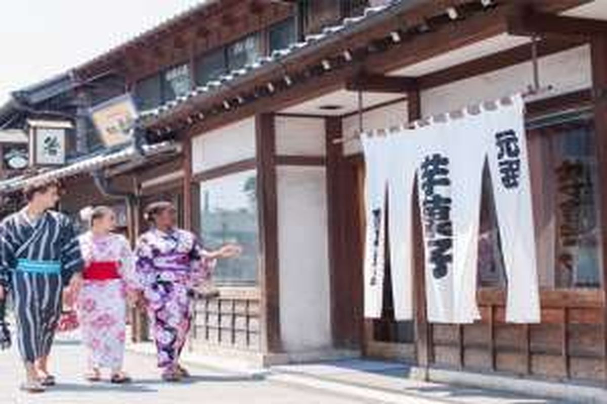 Kurazukuri, sebutan untuk bangunan berbahan kayu dan tanah liat itu, bertebaran dalam rupa mulai kuil tua sampai model toko serta restoran modern.