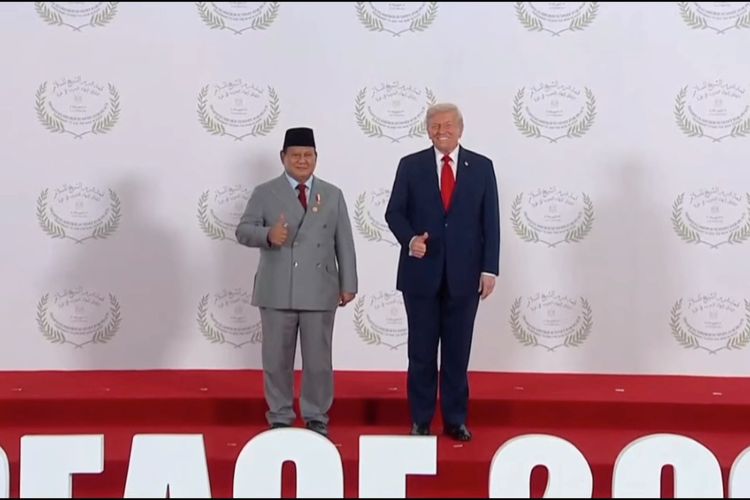 Presiden RI Prabowo Subianto dan Presiden AS Donald Trump dalam Konferensi Tingkat Tinggi (KTT) Perdamaian Gaza yang digelar di Sharm El-Sheikh, Mesir, Senin (13/10/2025).