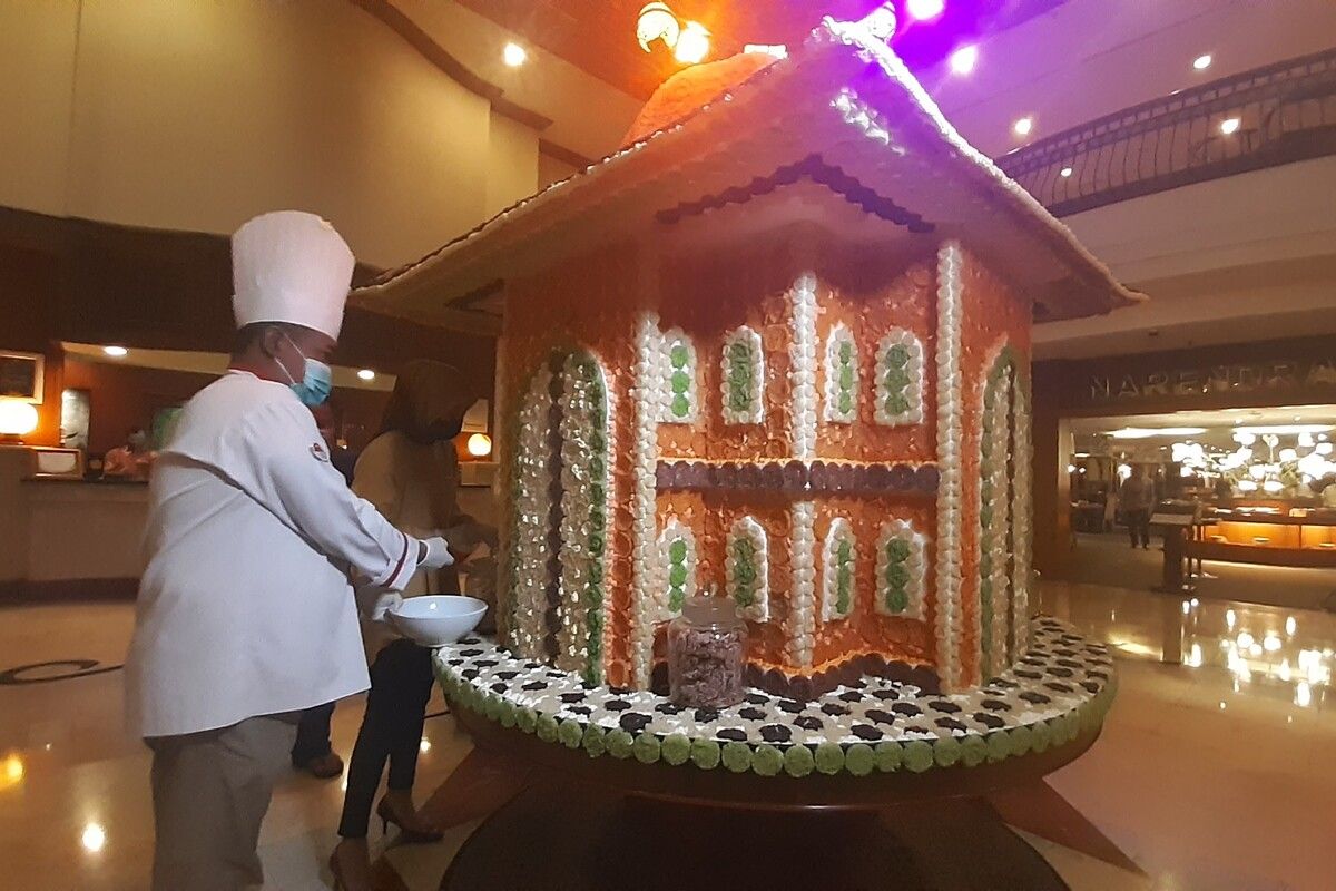 A mosque miniature made from traditional Indonesian snack rengginang is installed in the lobby of The Sunan Hotel Solo, Central Java.