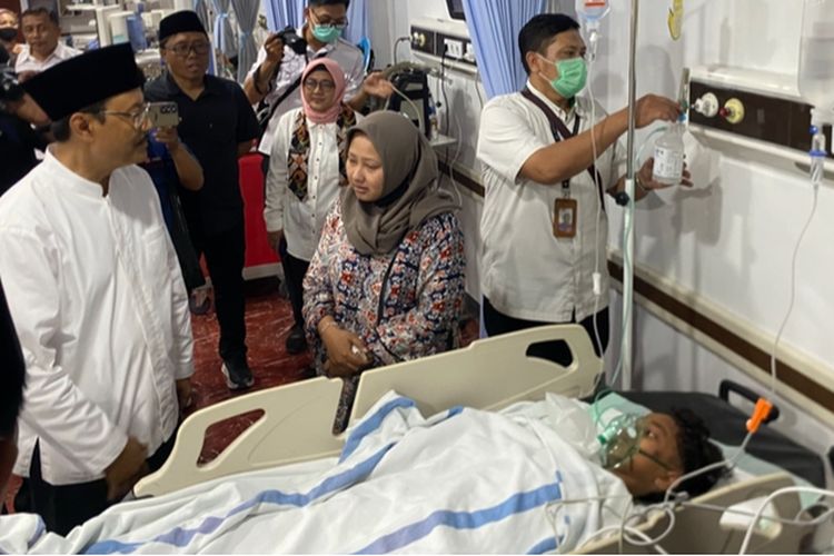 Syehlendra Haical saat dijenguk Mensos RI, Saifullah Yusuf, Sabtu (4/10/2025).