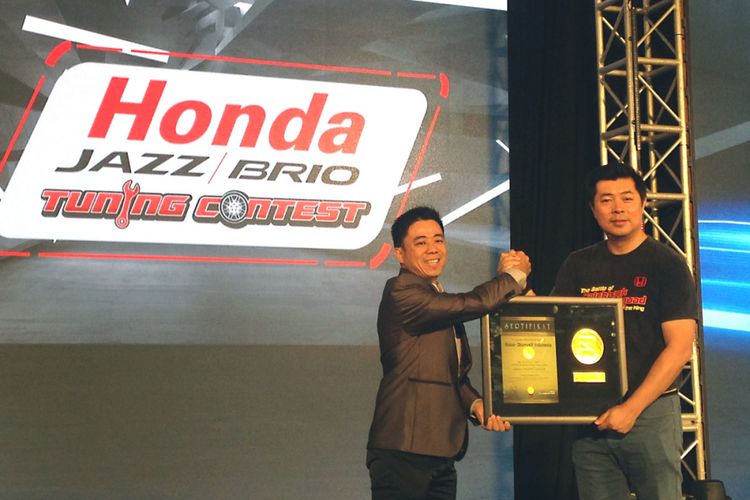 Rekor Baru Kompetisi Modifikasi  Honda 