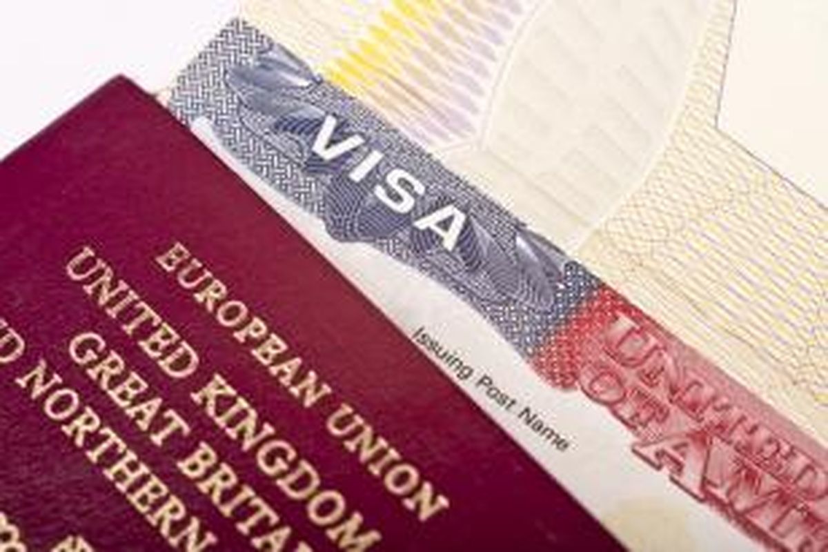 Ilustrasi paspor Inggris.