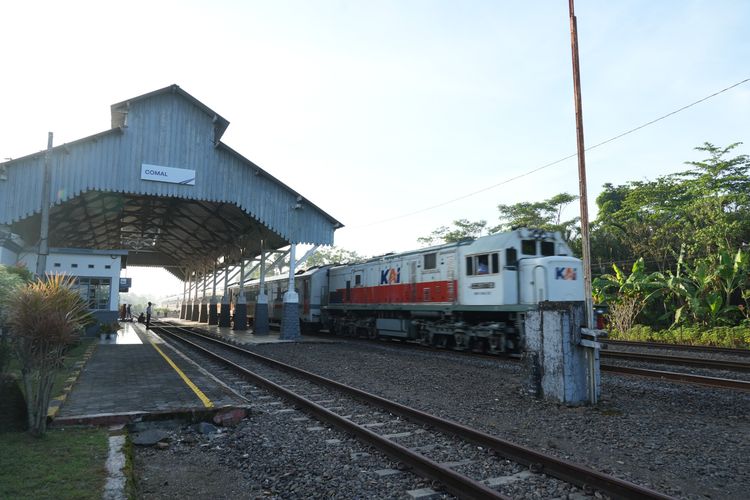 1.472 Penumpang Padati Stasiun Comal Usai Sepekan Beroperasi, Semarang Jadi Favorit