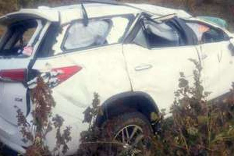 Toyota Fortuner di India yang terlibat kecelakaan parah. Semua penumpang dilaporkan selamat.