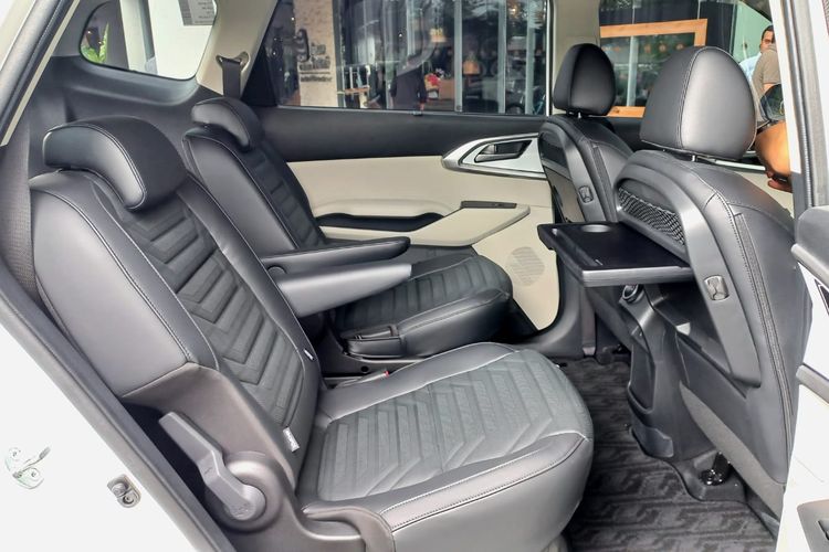 Interior Kia Carens 1.5 L IVT 6-seaters