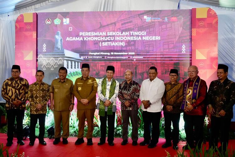 Menteri Agama Nasaruddin Umar saat meresmikan Sekolah Tinggi Agama Konghucu Indonesia Negeri (SETIAKIN), Selasa (18/11/2025).