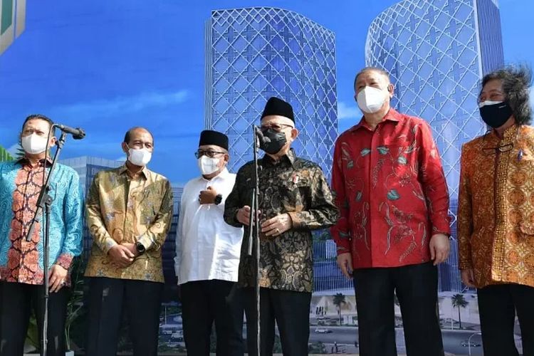 Wapres Ma?ruf Amin meresmikan Topping Off Menara Syariah, di Kabupaten Tangerang, Banten, Selasa (23/08/2022). 