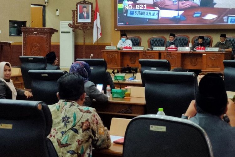 DPRD Kota Tegal menggelar RDP untuk mendengar langsung klarifikasi kabar perseteruan Dedy-Jumadi hingga akhirnya ditunda karena ketidakhadiran Dedy di ruang rapat DPRD setempat, Rabu (3/3/2021)