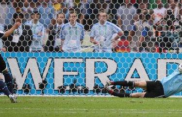 Kisah Contekan Jens Lehmann di Adu Penalti Vs Argentina Piala ...
