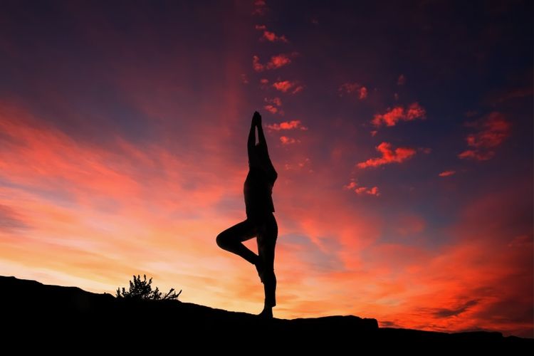 Ilustrasi yoga sebagai salah satu langkah untuk meningkatkan imunitas.