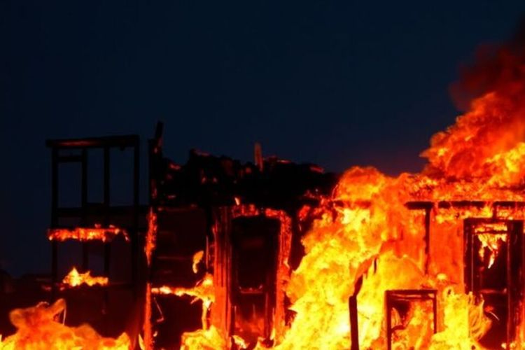 Kebakaran Hebat di Pasar Ngemplak Tulungagung, 5 Ruko Ludes Terbakar, Kerugian Capai Rp 70 Juta