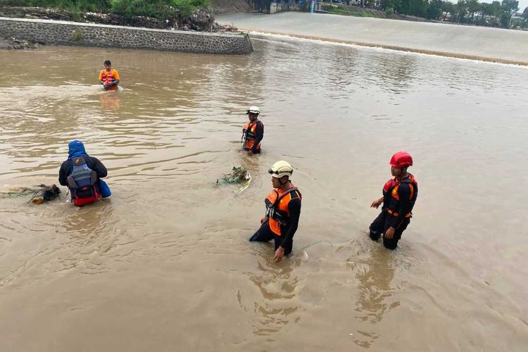 Kronologi Warga Hanyut di Pintu Air Pleret Semarang, Pencarian Belum Berhasil