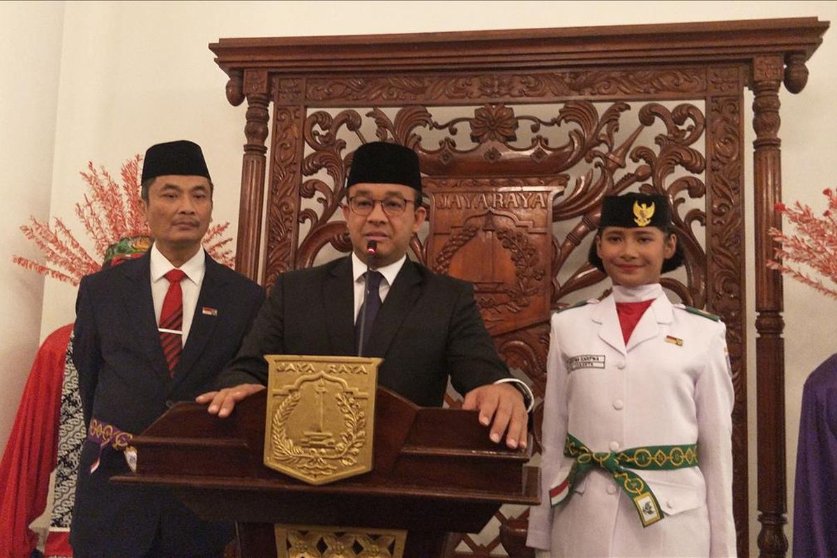 Gubernur DKI Jakarta Anies Baswedan (tengah) di Balai Kota DKI Jakarta, Jalan Medan Merdeka Selatan, Kamis (15/8/2019).