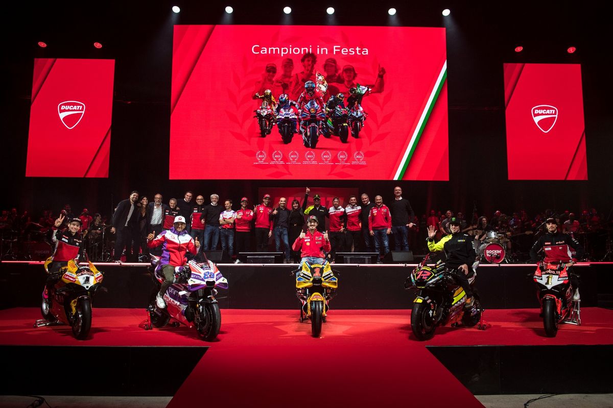 Replika motor balap Ducati Panigale V4 dan V2 dari MotoGP, WorldSBK, dan WorldSSP