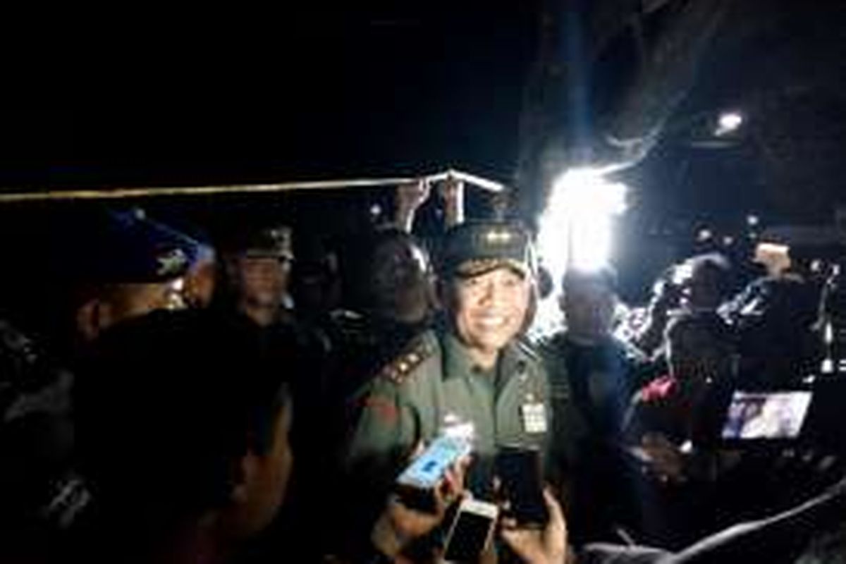 Pangdam IV/Diponegoro Mayjen TNI Jaswandi saat menemui wartawan usai meninjau jatuhnya helikopter