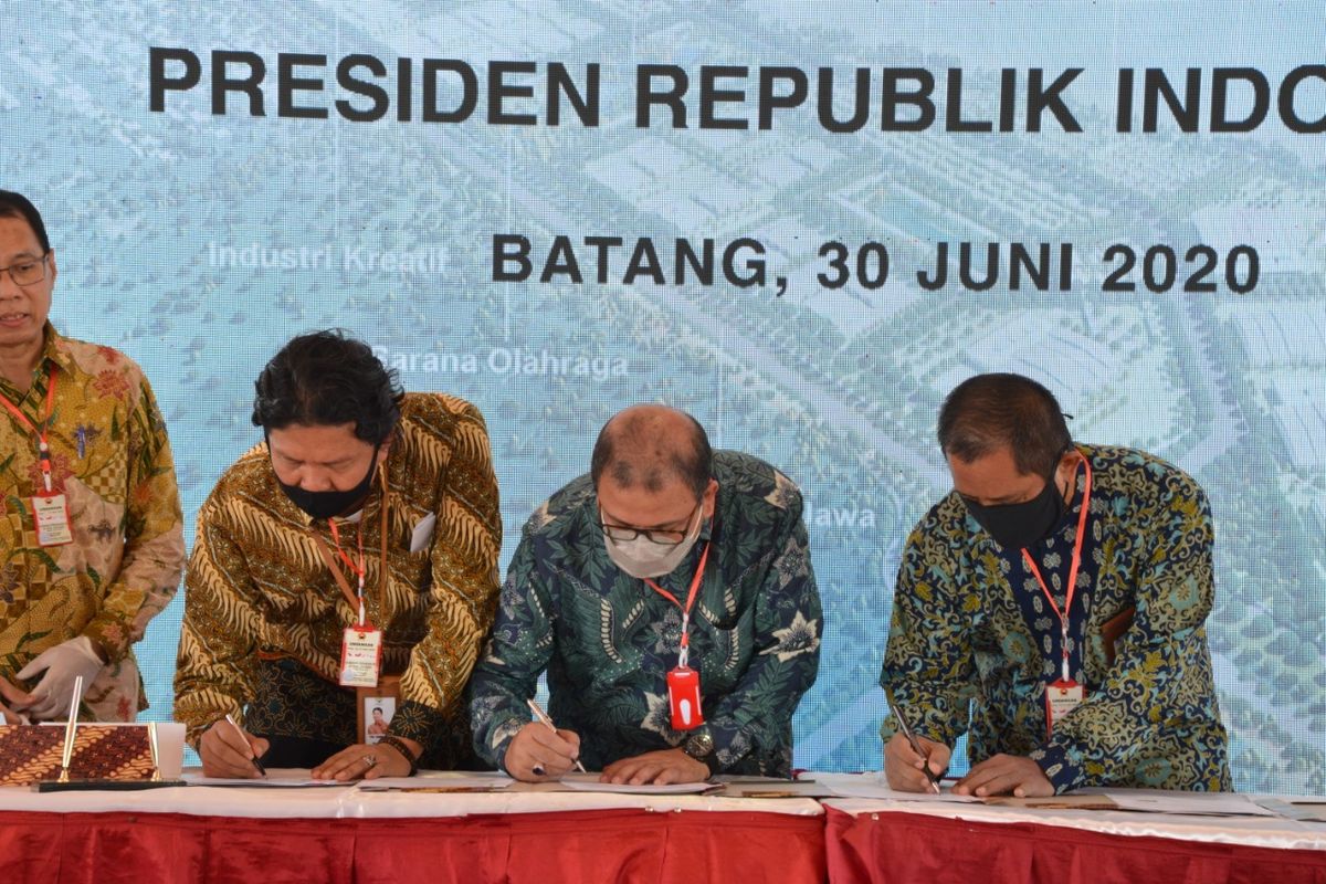 PT PP (Persero) Tbk melakukan penandatanganan Memorandum of Understanding (MoU) pengembangan Kawasan Industri Batang dengan PT Kawasan Industri Wijayakusuma (Persero) dan PT Perkebunan Nusantara IX (Persero).
