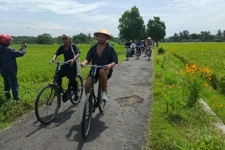 Para delegasi ASEAN Tourism Forum (ATF) 2023 sampai pada penghujung post tour di Kalurahan Banguncipto, Kapanewon Sentolo, Kabupaten Kulon Progo, Daerah Istimewa Yogyakarta.