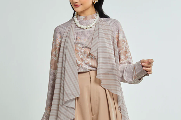Eliza Layered Tunic dari Kami, model baju Lebaran untuk non hijab