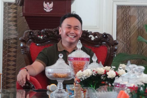 VIDEO - Gubernur Kalteng Sugianto Lempar Botol Saat Kalteng Vs Persib