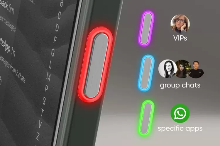 Prompt Key pada ponsel Clicks Communicator dilengkapi Signal Light, lampu indikator yang dapat menyala dalam berbagai warna. Lampu ini berfungsi sebagai penanda notifikasi dari aplikasi tertentu, obrolan grup, atau pesan penting.