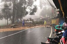 Ruas Jalan Bandung-Tasikmalaya Longsor di Malangbong