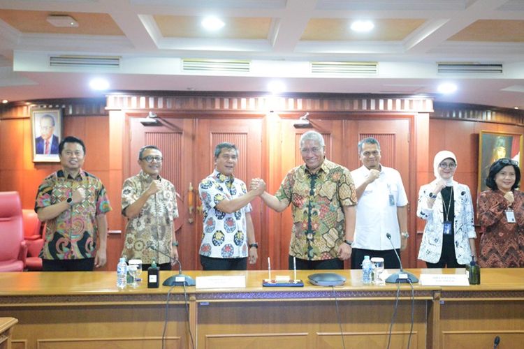 Penandatanganan MoU antara Perum Bulog dan Pelindo di Jakarta, Kamis (28/12/2023). 